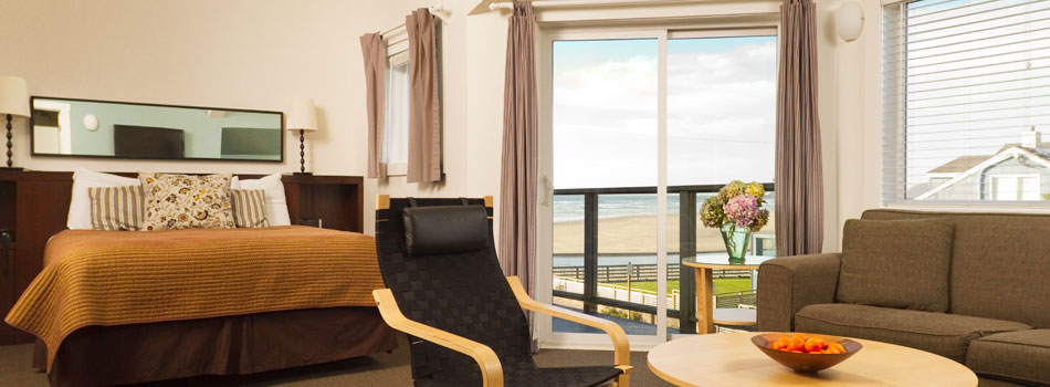 Rooms at Land's End Motel